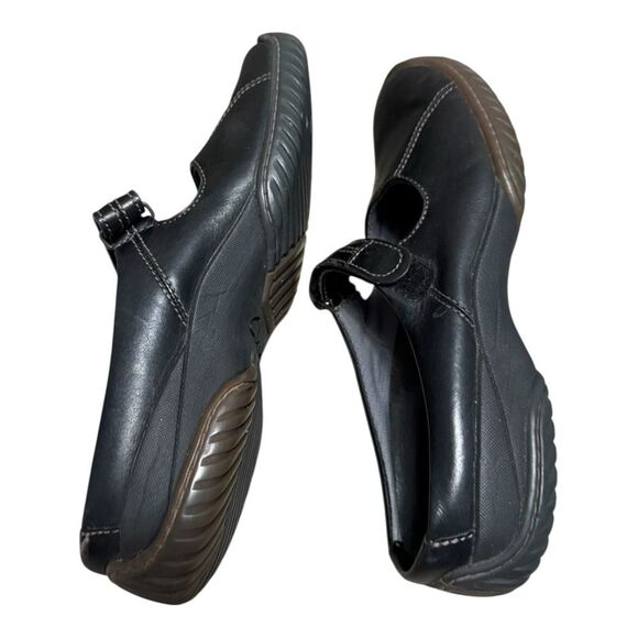 Clarks Mary Jane shoes women’s size 7.5 black leather slip on Velcro straps - Picture 6 of 10